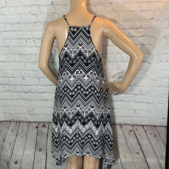 New Look Geometric Print Dress Asymmetrica… - Picture 6 of 10
